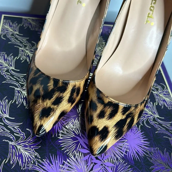 Vicosi Leopard Print Patent Leather Pumps - Picture 4 of 8